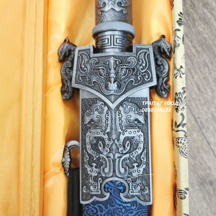 Стоманен меч Син Дракон с масивна дървена кания и метални орнаменти