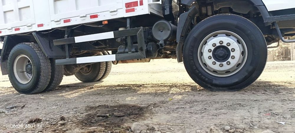 Howo sinotruk sotiladi