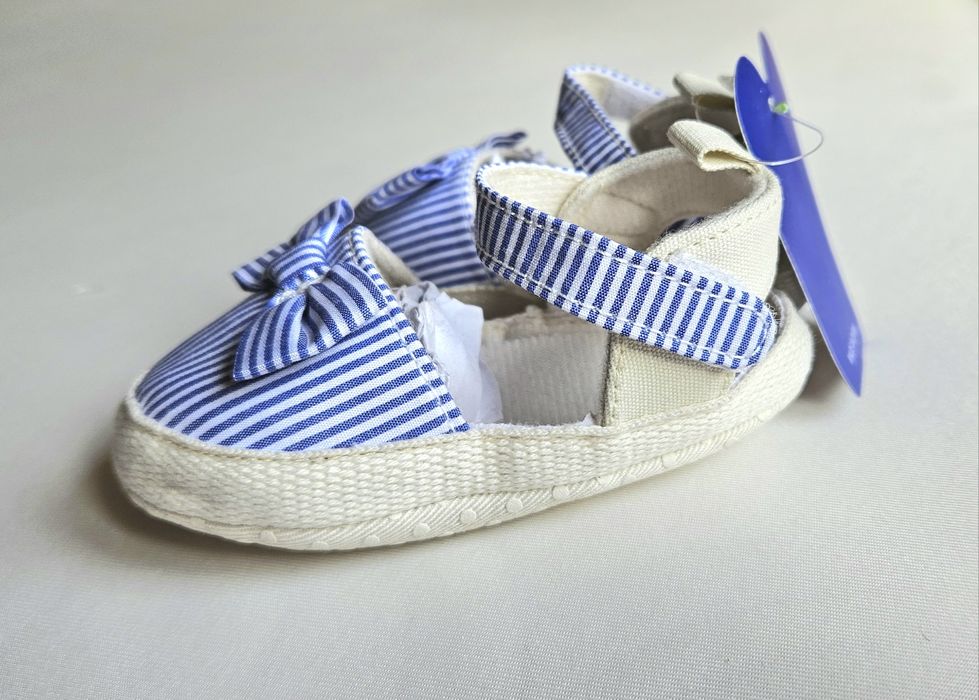 Пантофти за бебе - момиче