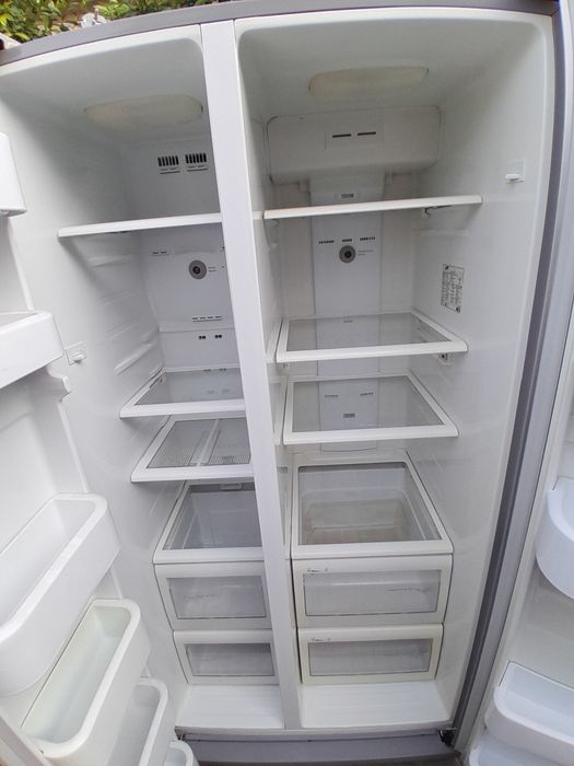 Продам двухдверный холодильник