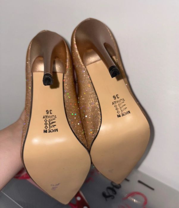 Pantofi stiletto superbi