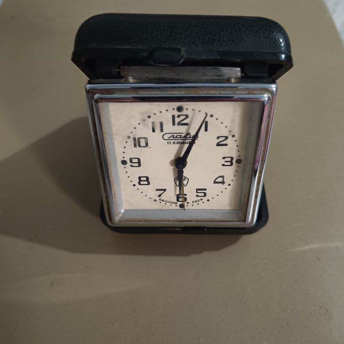Переносные часы будильник Слава