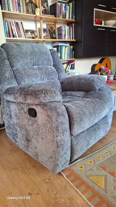 Vând 2 fotolii recliner  foarte comode
