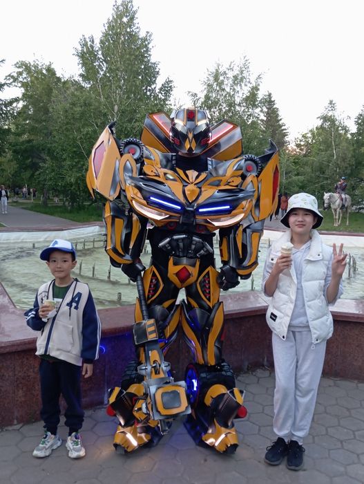 Продам костюмы роботов аниматора