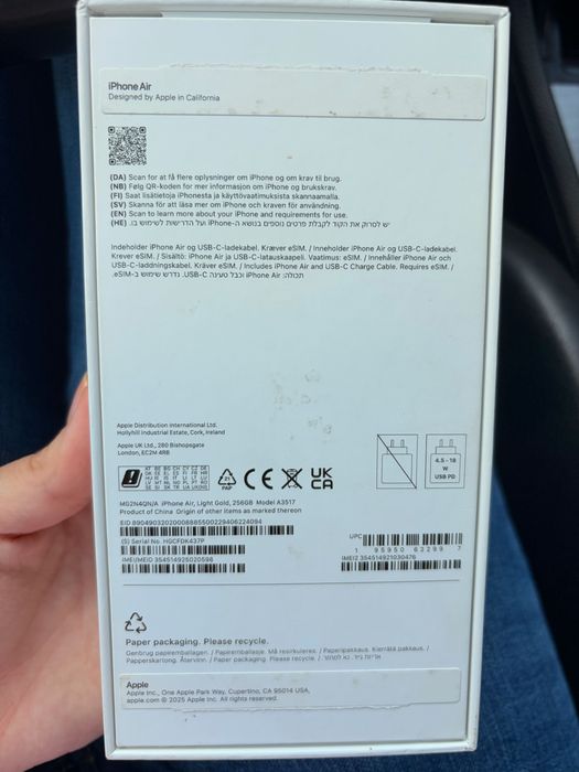 Iphone 17 Air 98% baterie, tinut in husa si folie