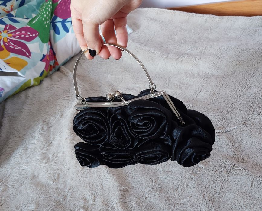 Черна дамска елеганта чантичка