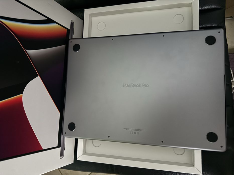  MacBook Pro 16 inch**M1 Max**64 GB**1000 SSD**