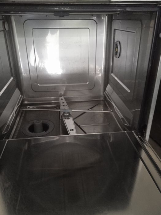 Съдомиялна със 2 вградени дозатора