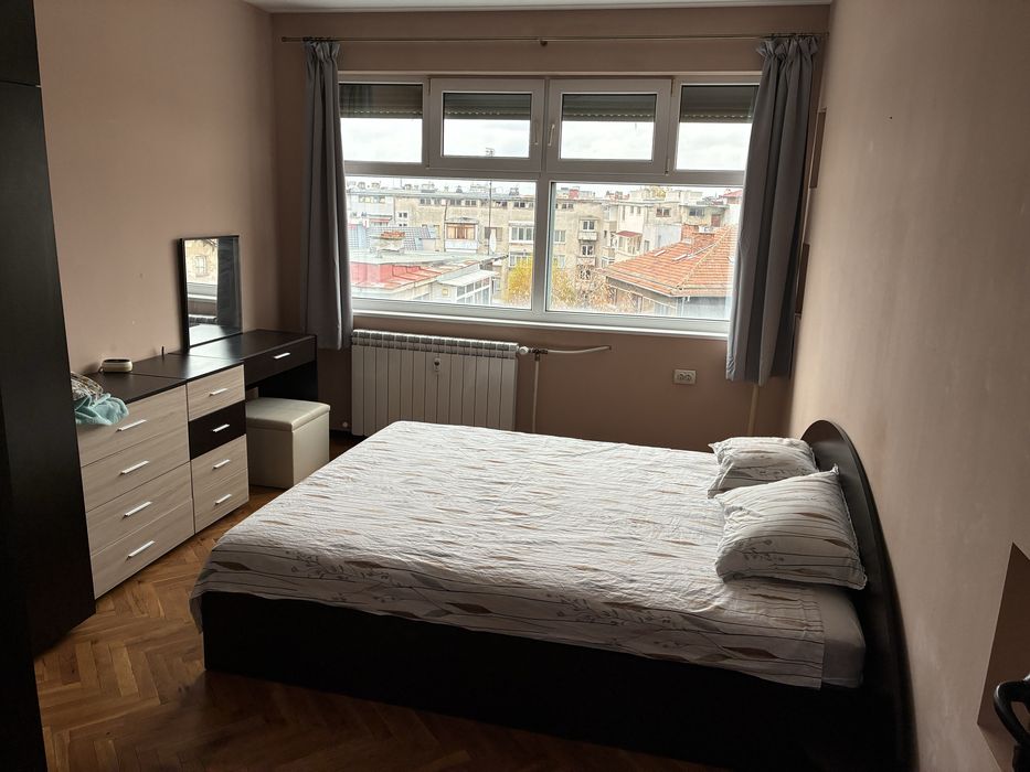 Дава се под наем Четиристаен апартамент в Русе, Център - 100 кв.м за 459 € - Снимка #2