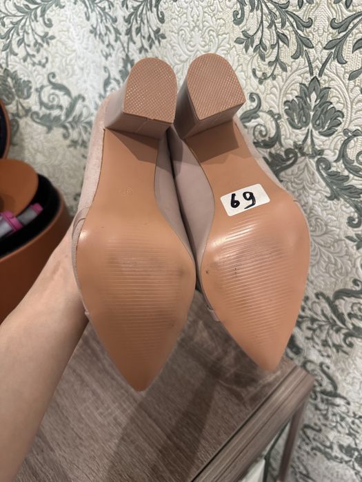 Бежевые уфли-лодочки на устойчивом каблуке