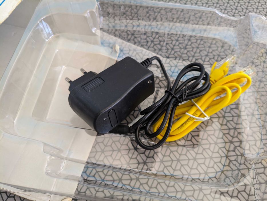 4G LTE Router Lan Port Wireless CPE Built-in 3000MAh Battery 300Mbps