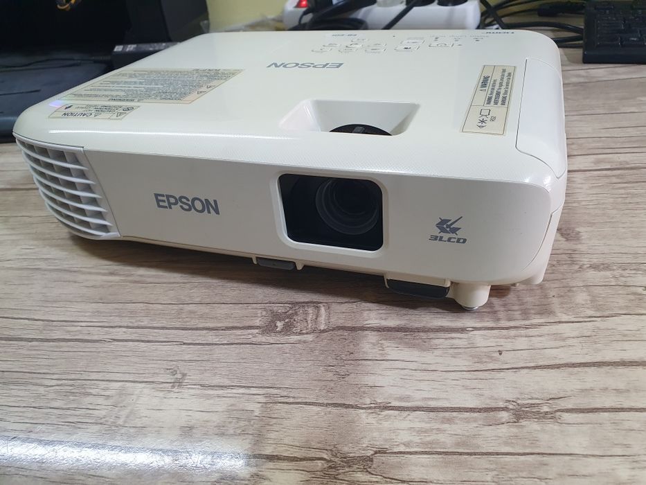 EPSON проектор зур холатда,кам ишлатилган,коробка документ