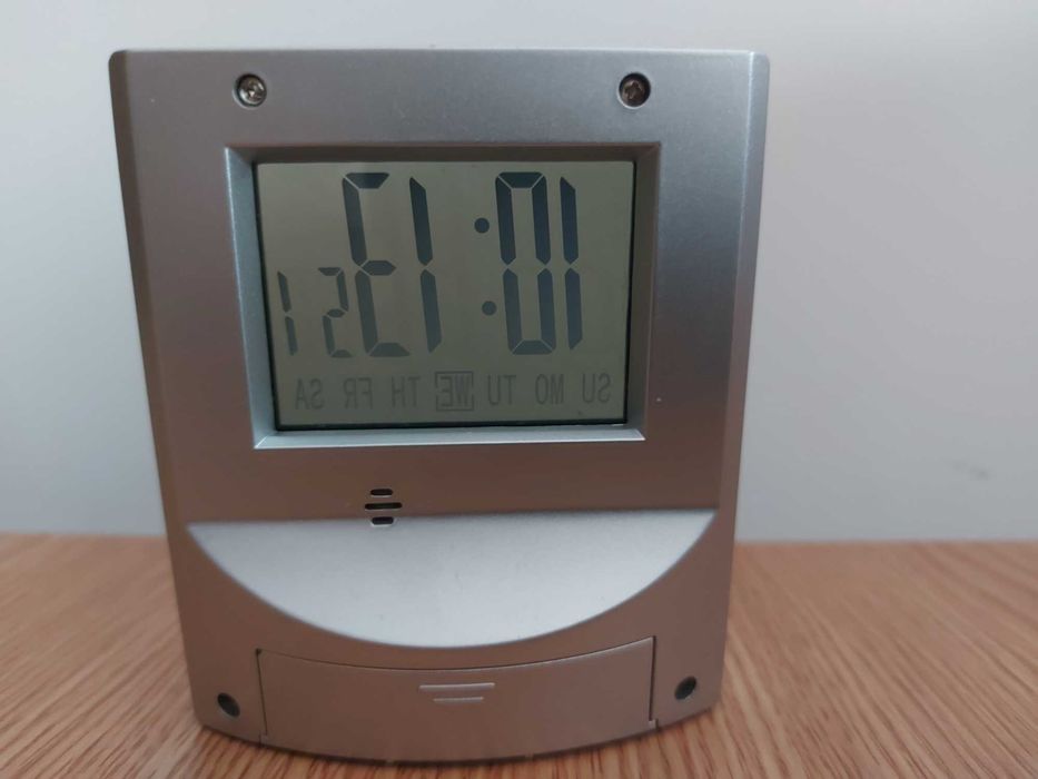 Ceas digital cu afisaj LCD