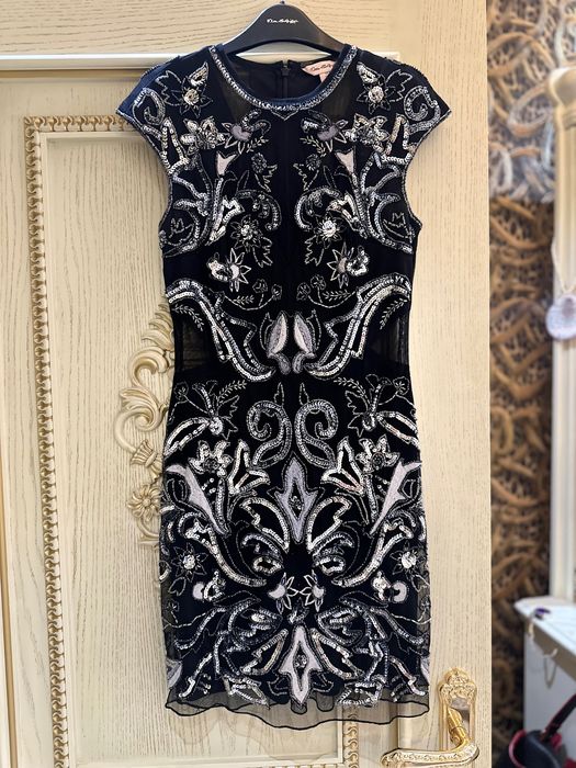 Платье, вышитое, размер xs, новое