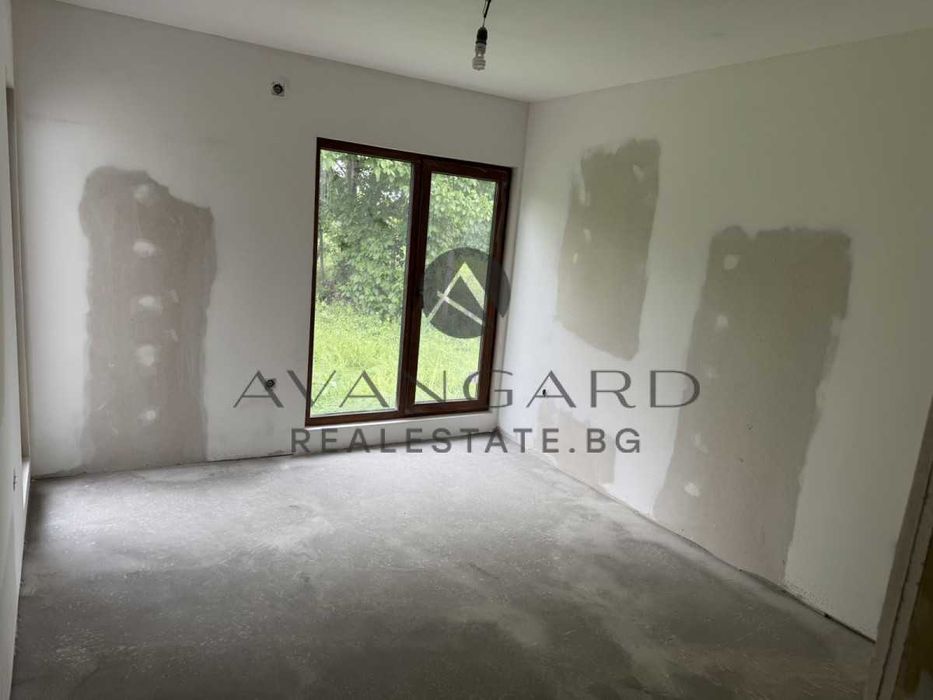 оф.23318 Самостоятелна къща с двор/ с.Цалапица