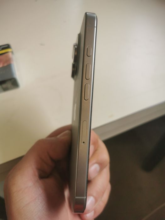 Vând IPHONE 16 pro