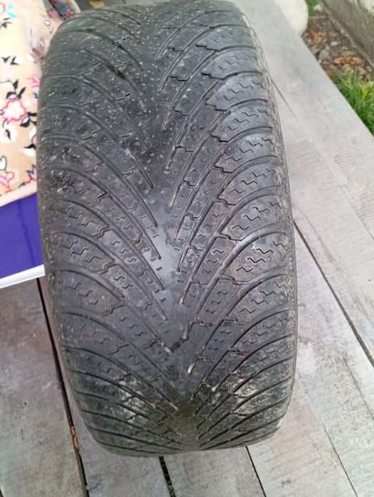 Продам зимнию резину 225/50/16