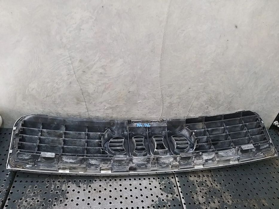 Grila centrala bara fata cu emblema audi a4 b6 8e 8e0853651f