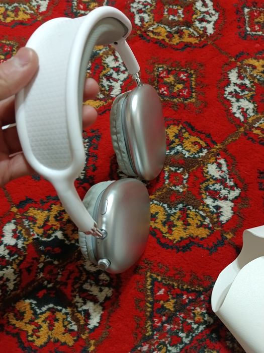 Airpods Max с кейсом  и есть usb кабель