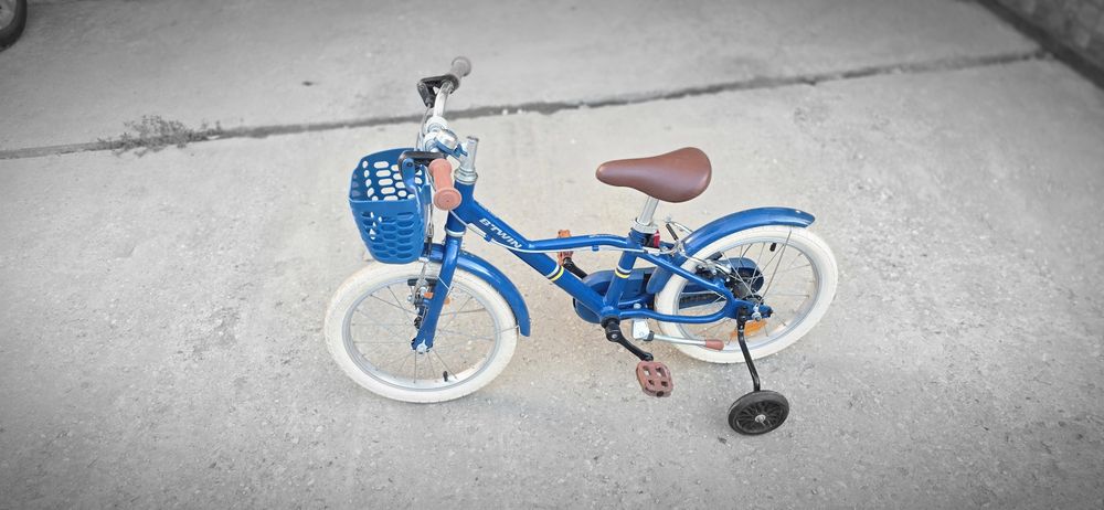 Vând bicicleta BTWIN preț 350 lei.