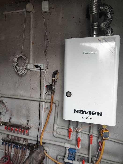 Продам два дома один двор.