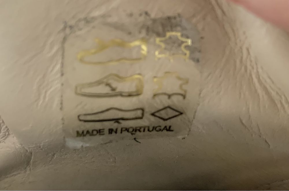 Vand ghete speciale pentru copii care merg pe vârfuri .