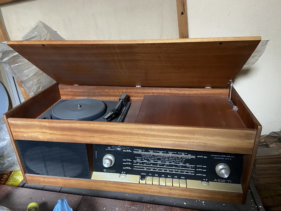 Ретро радио с грамофон