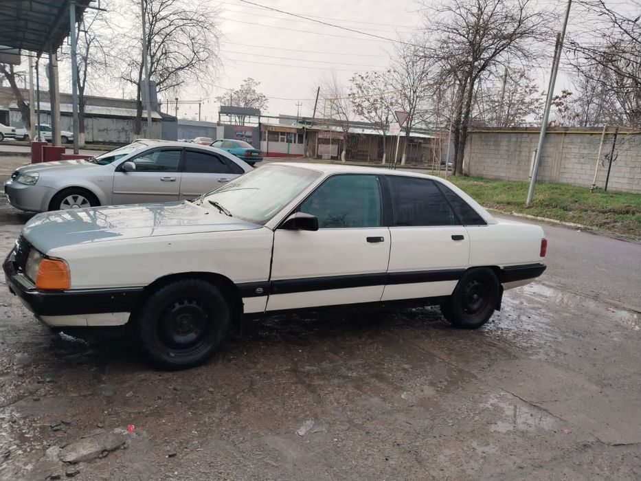 Audi 100. Объем 2.3