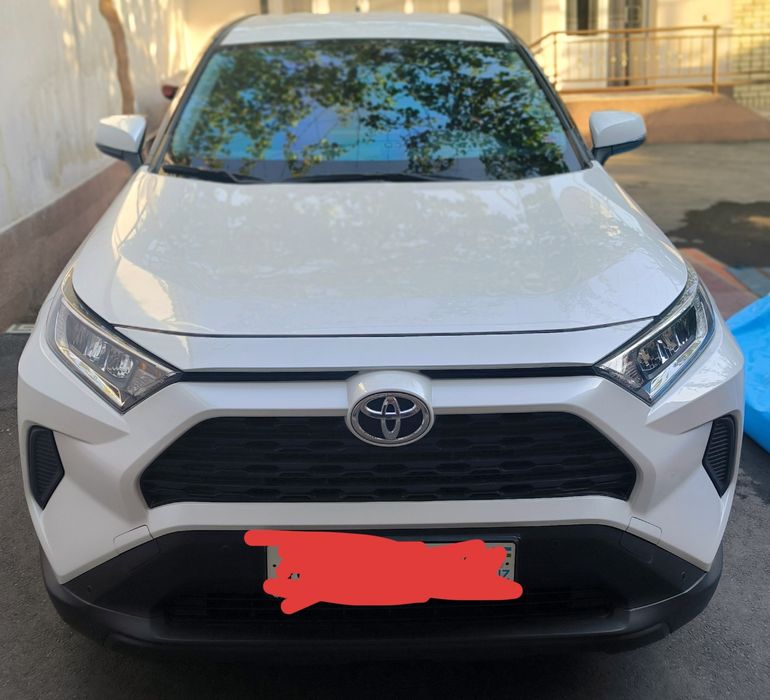 Toyota RAV4 sotiladi. Оқ