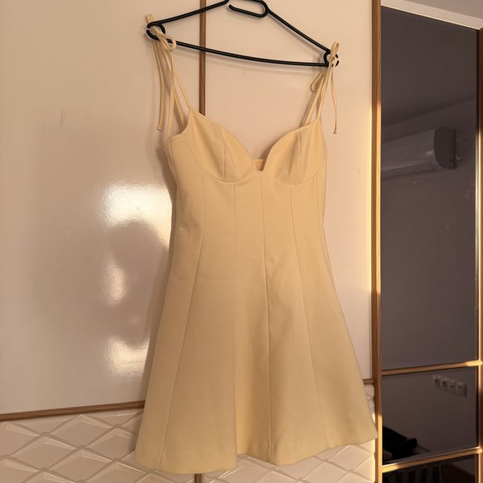 Жълта къса рокля ZARA