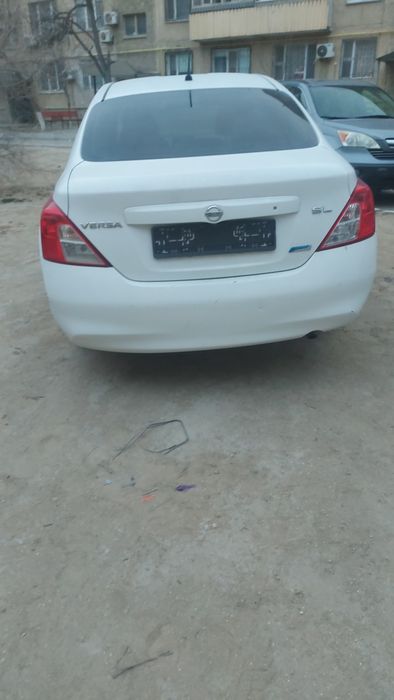 Нисан  верса 2011