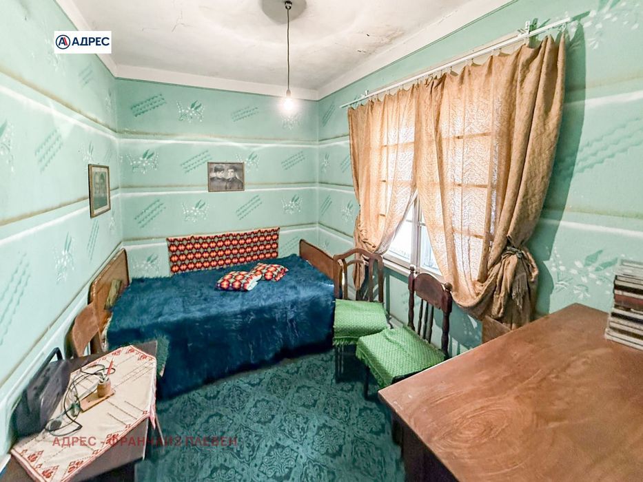 Къща в Плевен, област-с.Бръшляница площ 132 цена 38000