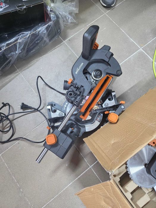 Fierastrau circular stationar multifunctional Evolution R185SMS