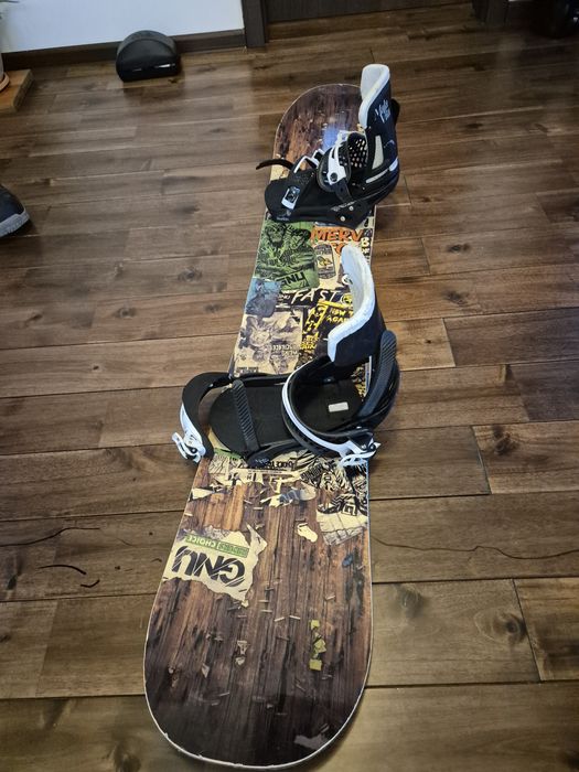Snowboard Gnu Riders Choice + legături Burton Malavita, mărimea 43