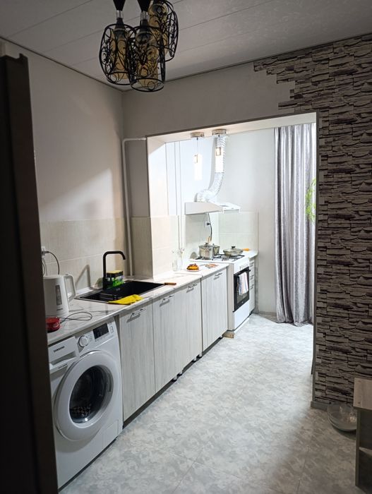 Продаётся пятикомнатная квартира в центре Термеза