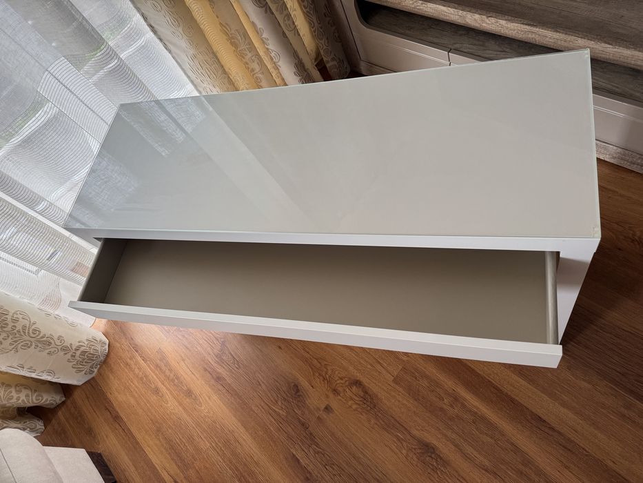 Masa de machiaj Ikea