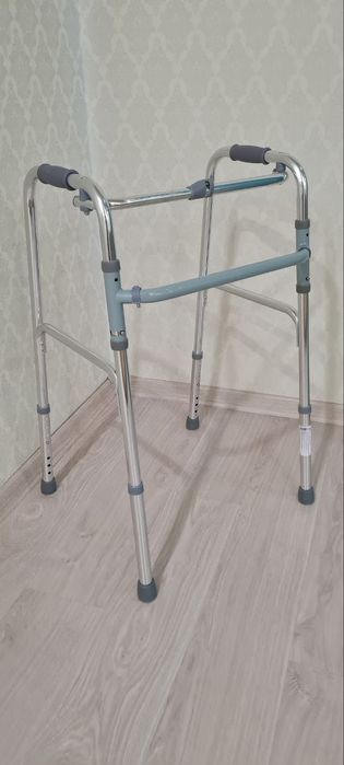 Продаю не использованный  ходунок