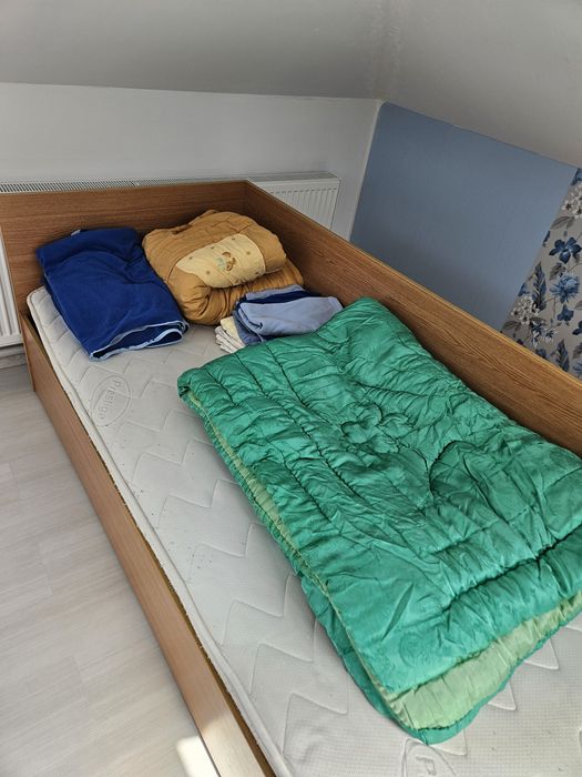 Pat cu saltea de o persoană 90x200
