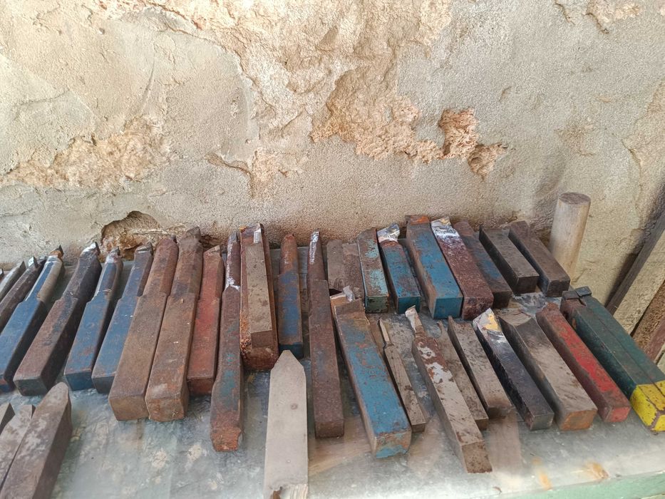 Продавам Свредла ,Райбери за метал ,Център и ножове за струг