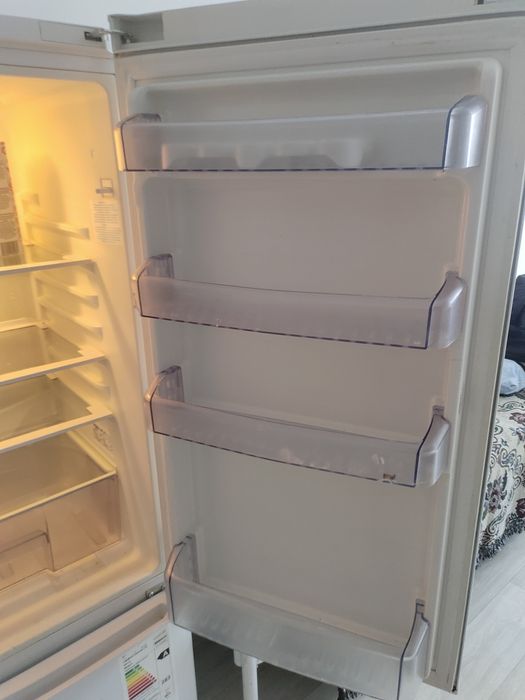 Холодильник в хорошем состоянии.
