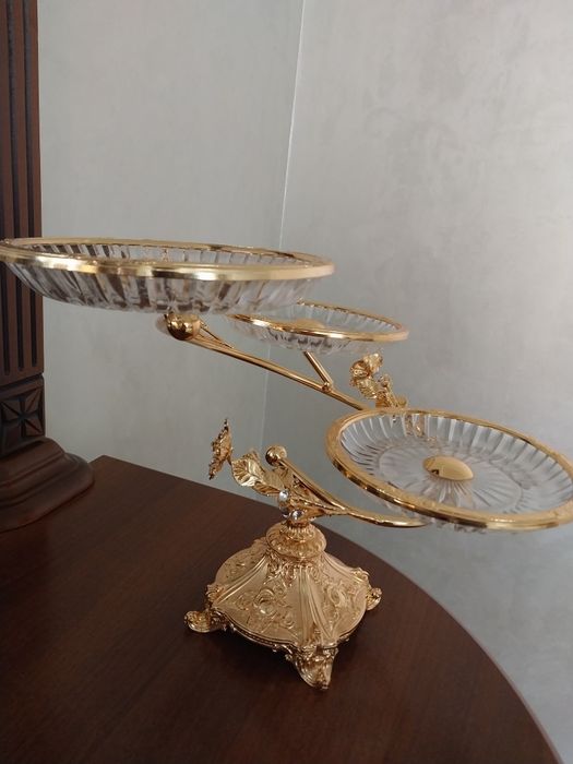 Продам тортница, минажница и этажерки