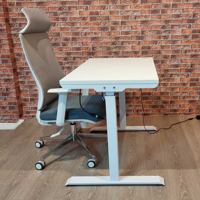 Masa de birou reglabila pe inaltime 90x60 cm, inaltime 120