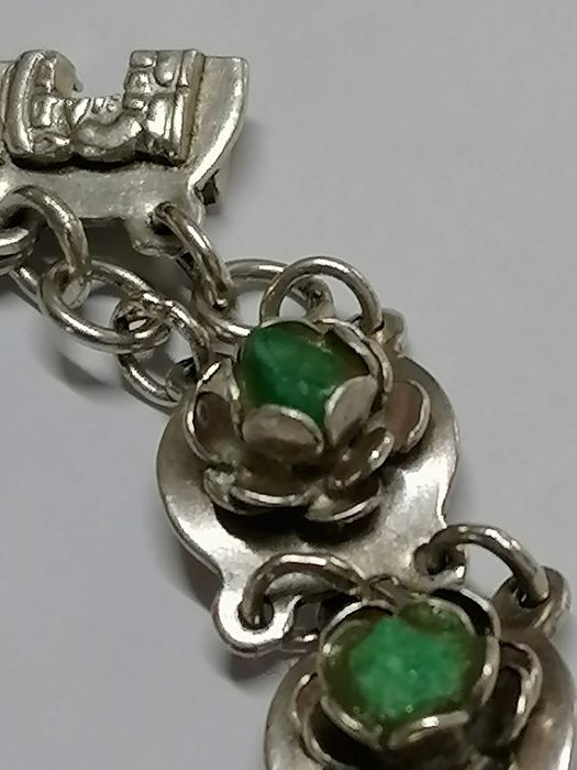 Старинна сребърна гривна с камъни