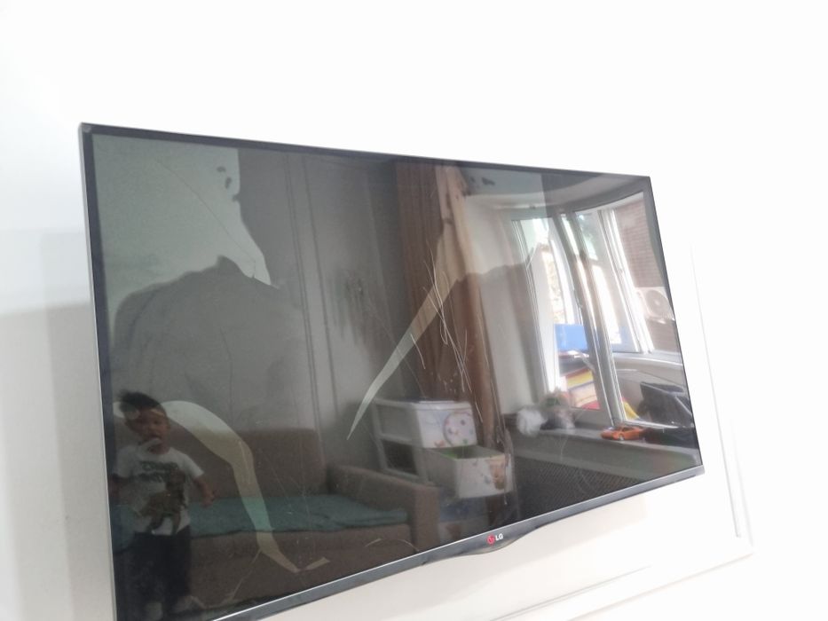 Телевизор LG     .