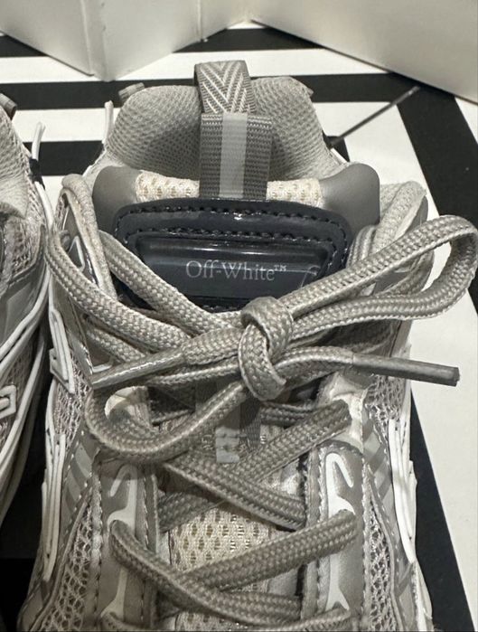 Off-White be right back silver