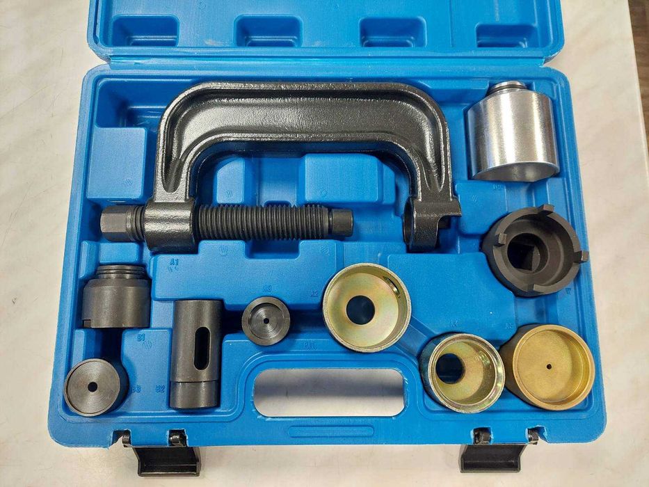 Комплект за демонтаж и монтаж на шарнири Mercedes Benz