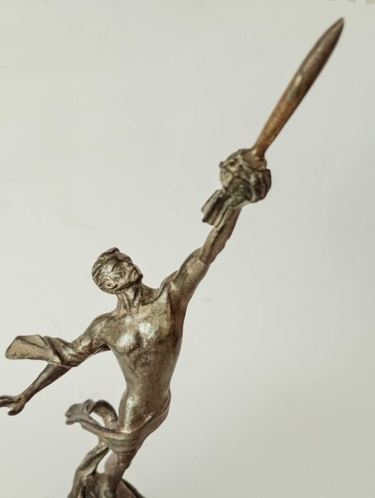 Бронзовая статуэтка "К звёздам".