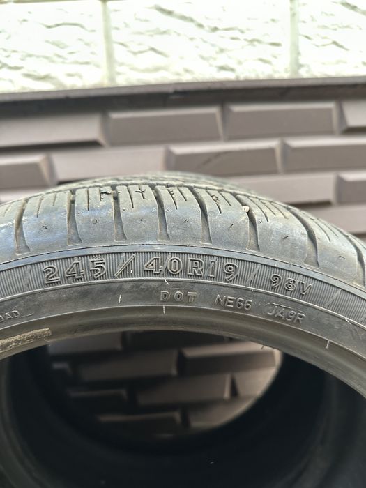 Шина 245/40R19