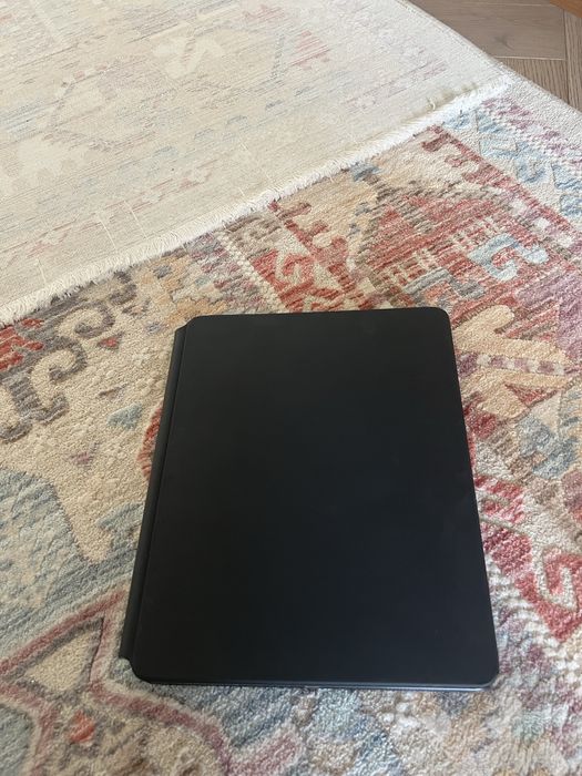 Ipad pro 12,9 m1 ( с клавиатурой)