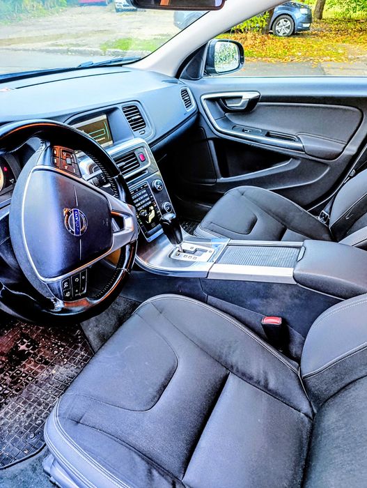 Volvo V60 2.0 D3 163 k.c.  - 5000 евро